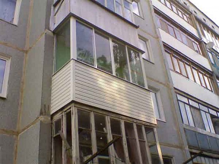 Балкон с козырьком - перед раздвижной, бока глухие